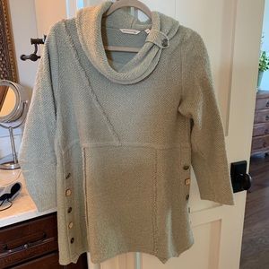 Cowl neck sweater. Light green. Button details.